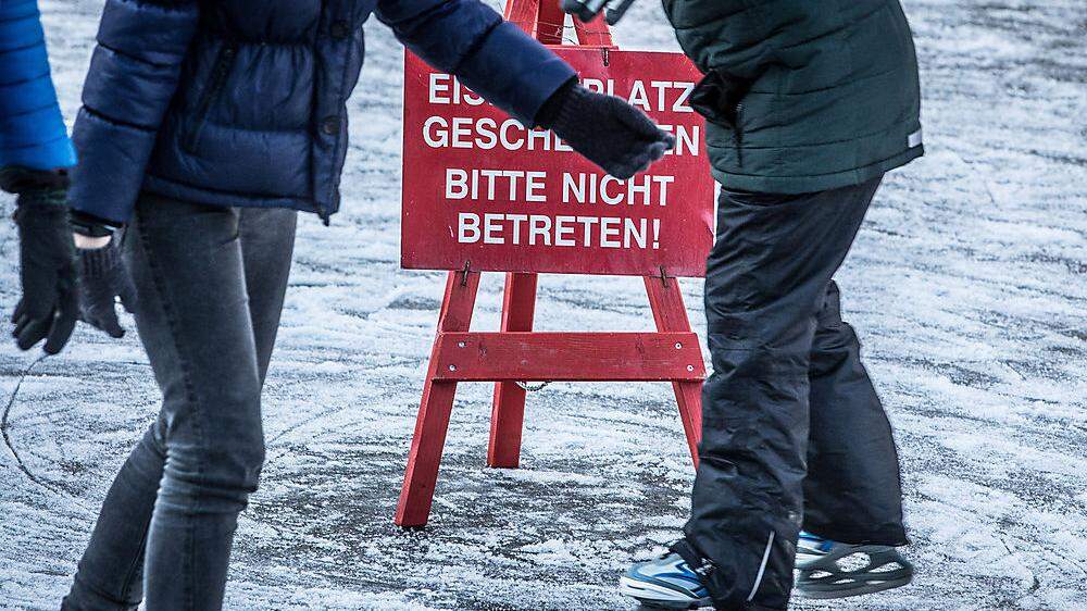 Trotz Sperre waren auch auf dem Lendkanal in Klagenfurt Dutzende Eisläufer unterwegs