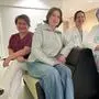 Anastasiia Pryhonets (vorne) mit Pflegeleiterin Andrea Fuchs (links), Psychologin Lisa Noé und Lars-Peter Kamolz, Vorstand der Universitätsklinik für Chirurgie
