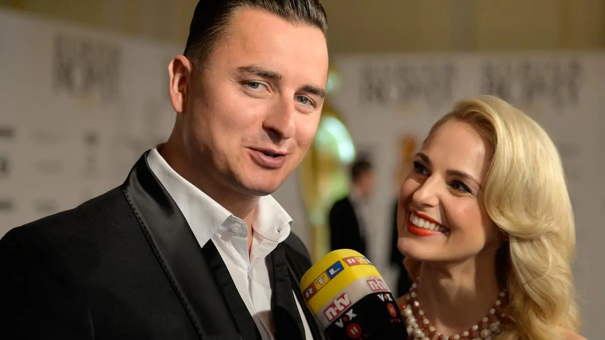 Sänger und Moderatorin: Andreas Gabalier und Silvia Schneider zeigen sich  gemeinsam