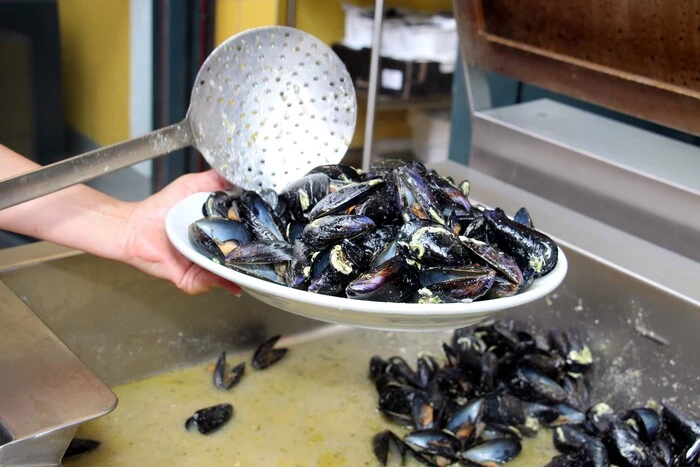 Auch die köstlichen Muscheln waren sehr gefragt.