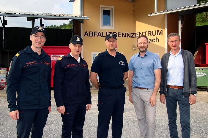 Unter den interessierten Beobachtern waren der Bereichsfeuerwehrarzt Johannes Heidinger, der Bereichsfeuerwehrkommandant LFR Christian Leitgeb, Abschnittsbrandinspektor Bernhard Haller, sowie Kainachs Bürgermeister Viktor Schriebl und sein Vize Bernd Gratzer.
