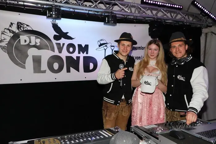 Am Foto von Links: „DJ“ Andreas Kraßnitzer, Anna Reiter (Schülerin aus Klagenfurt) und „DJ“ Florian Kraßnitzer.