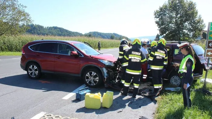 Zwei Pkw kollidierten am Mittwochvormittag auf der B69.