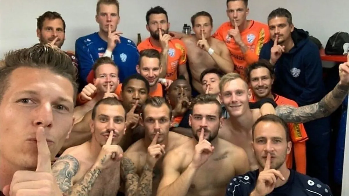 Mit diesem Foto feierten die Hartberger ihren Auswärtssieg