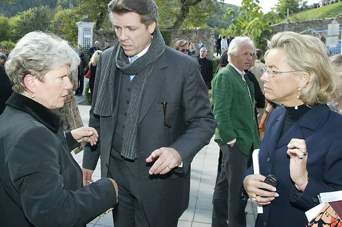 LH Waltraud Klasnic (ÖVP), Thomas Hampson (amerikanischer Opernstar, mit Andrea Herberstein liiert) und Andrea Herberstein bei der Eröffnung des Gironcoli Museums auf Schloss Herberstein