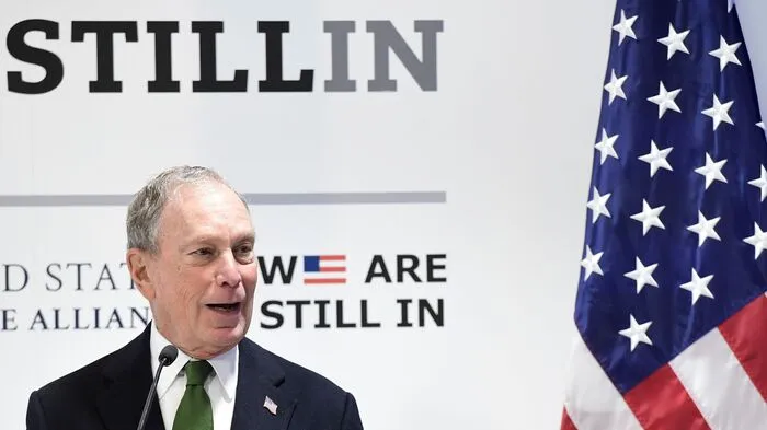 Der demokratische US-Präsidentschaftsbewerber und Milliardär Michael Bloomberg hat beim Weltklimagipfel in Madrid unterstrichen, dass sich die USA weiter engagiert gegen den Klimawandel einsetzen werden. "Warum bin ich hier? Weil niemand aus dem Weißen Haus hier ist", sagte Bloomberg mit Blick auf US-Präsident Donald Trump.