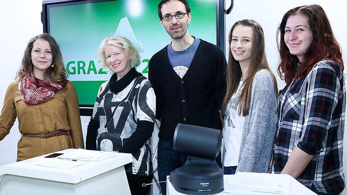 Tina Wirnsberger (Grüne) mit Claudia Gigler und Michael Saria sowie Lejla Hodzic und Marie Tanacek von der jungen Jury