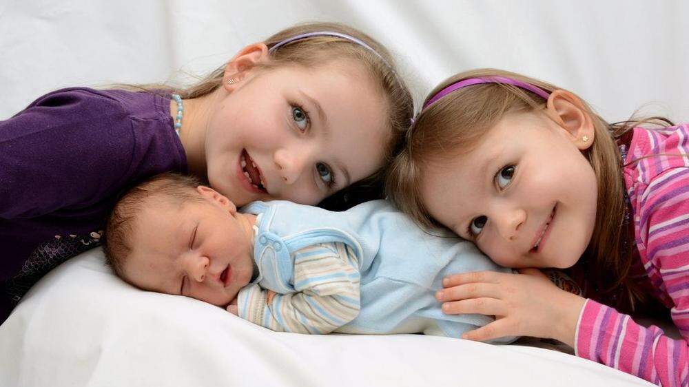 Das sind der kleine Lorenz und seine Schwestern Jana und Elena