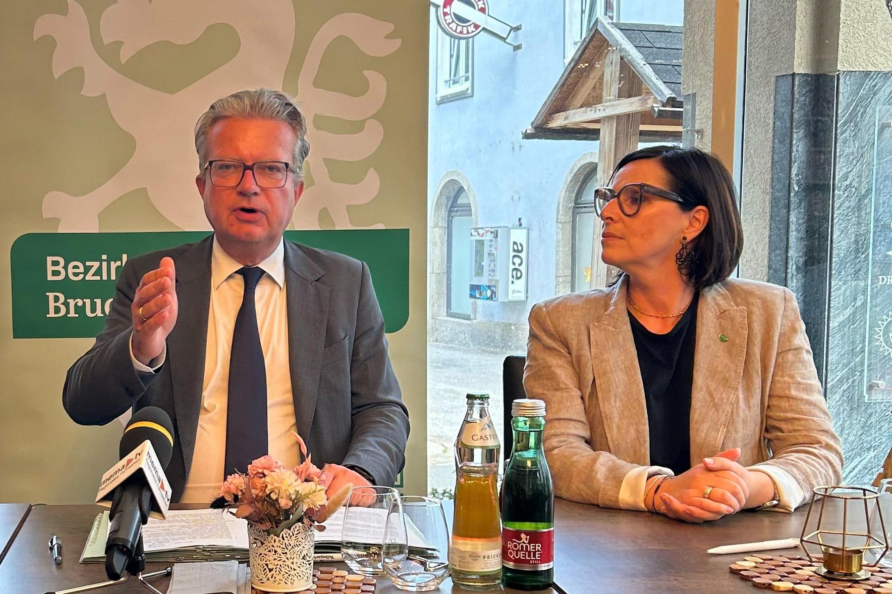 Aus dem Landtag: Haushaltssperre in Bruck: Gemeindeaufsicht rückt noch im Juli zur Prüfung an