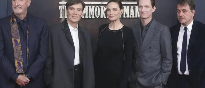 Steven Knight, Cillian Murphy, Rebecca Ferguson, Tom Harper und Guy Heeley bei der Premiere des Netflix-Films „Peaky Blinders: The Immortal Man“