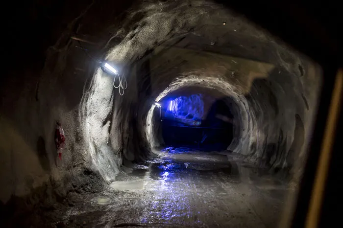 Sechs Kilometer weit ging es in den Tunnel hinein