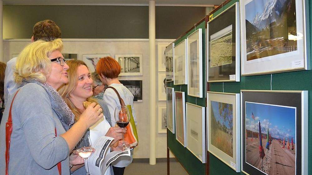 In der Raiffeisenbank Birkfeld wurde die traditionelle Fotoausstellung eröffnet