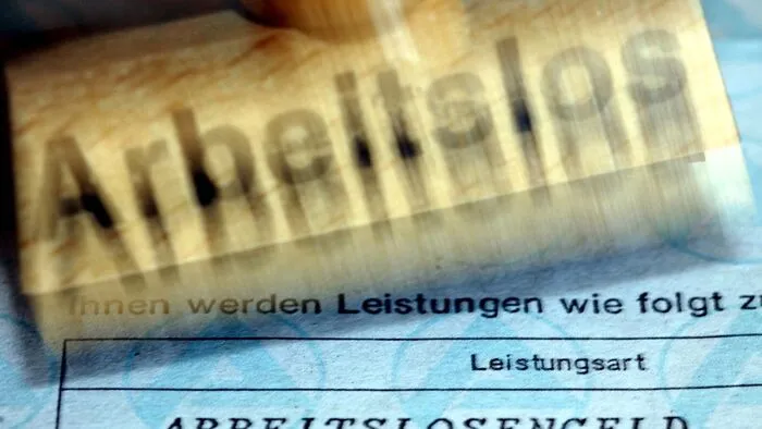 Zum Messen der Arbeitslosigkeit gibt es in Österreich zwei Methoden: Die des AMS und die der EU. Das AMS misst die Zahl der Arbeitslosen im Vergleich zu den unselbstständig Beschäftigten, Unternehmer werden nicht eingerechnet. Für die EU gelten nur jene Arbeitslos, die weniger als eine Stunde pro Woche einer bezahlten Arbeit nachgehen.
