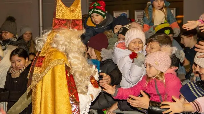 Vergangenen Sonntag war es wieder soweit. Eine der traditionsreichsten Veranstaltungen des Bezirkes stand wieder am Programm. Zum 69. Mal fand in der Weizer Europa-Allee der beliebte Nikolomarkt, veranstaltet von der Stadtfeuerwehr Weiz, statt. 
