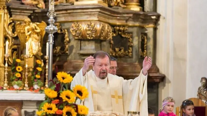 Im Rahmen des Erntedankgottesdienstes in der Josefskirche in Voitsberg feierte der ehemalige Dechant und nunmehrige Generalvikar Erich Linhardt seinen 60er.