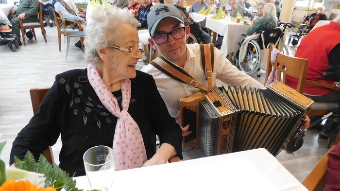 Aloisia Köberl lebt bereits seit Herbst 2019 im Pflegeheim Stubengerg. Sie ist damit eine von drei Bewohnerinnen bzw. Bewohnern, die ihren 100. Geburtstag jüngst im Pflegeheim Stubenberg gefeiert haben. >>Hier gehts zur Reportage<<