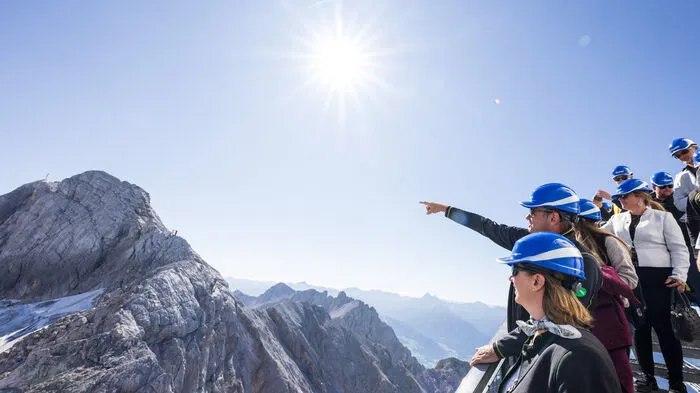 Georg Bliem, Geschäftsführer der Planai-Hochwurzen-Bahnen, erklärte Gästen der Veranstaltung die umliegende Bergwelt