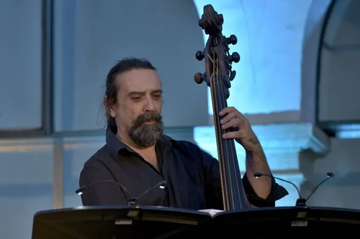 Reinhard Summerer ließ mit seiner Band die Zeit des Swing und die Musik unvergesslicher Jazzgrößen wieder aufleben