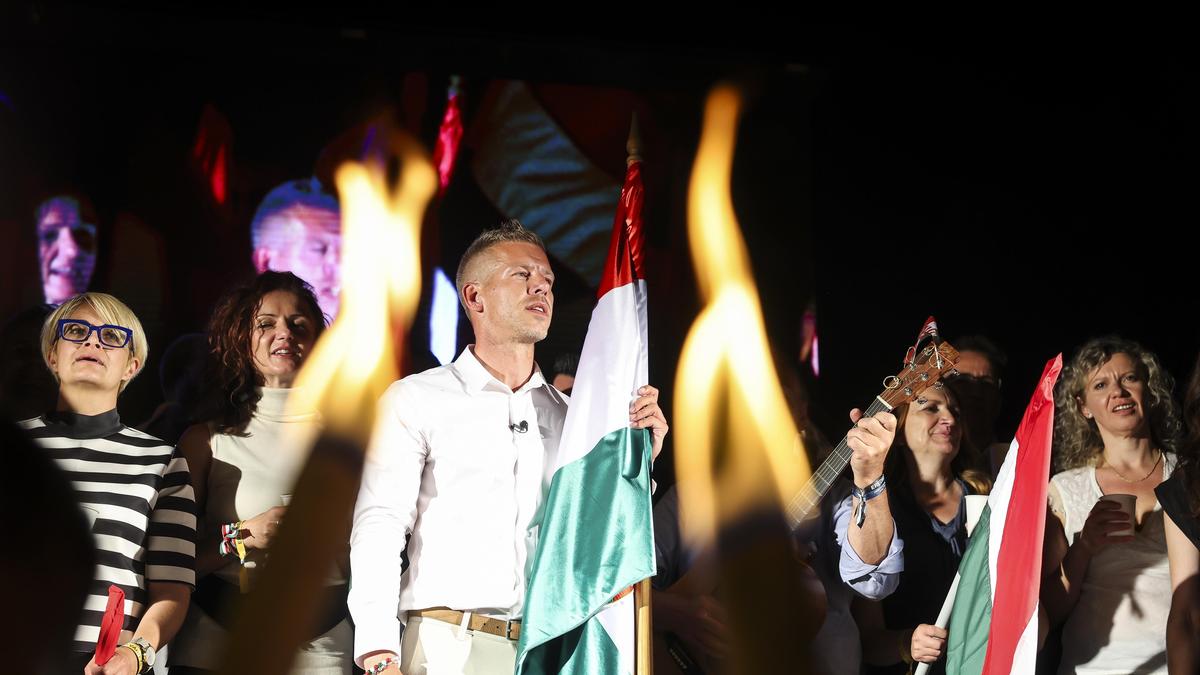  Péter Magyar feiert in Budapest den Erfolg seiner neuen Partei