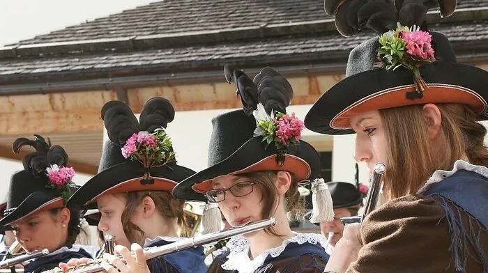 Musik, Tanz und Genuss beherrschen das Almrosenfest, dem heuer eine „Königin“ noch mehr Pep geben soll