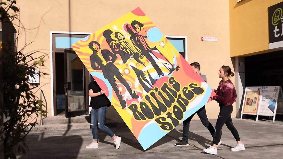 Die Gymnasiasten werden den Lienzer Stadtsaal mit Musiklegenden der vergangenen Jahrzehnte dekorieren