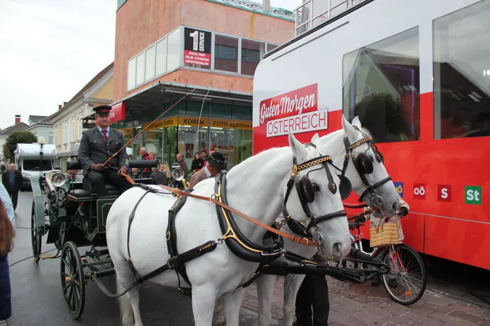 Nicht fehlen durften die Lipizzaner. Erwin Movia, Gespannfahrlehrer des Bundesgestüts Piber, fuhr mit einer Lipizzanerkutsche in der Fußgängerzone vor.