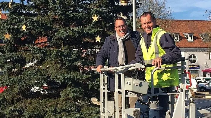 Für Kleine-Redakteur Thomas Plauder ging es mit Stadtgärtner Josef Fink in die Höhe