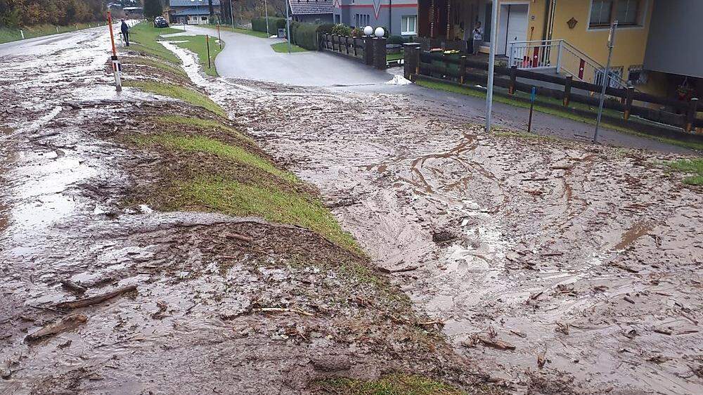 Im Ortsgebiet von Döbriach kam es zu mehreren Überflutungen und Verklausungen