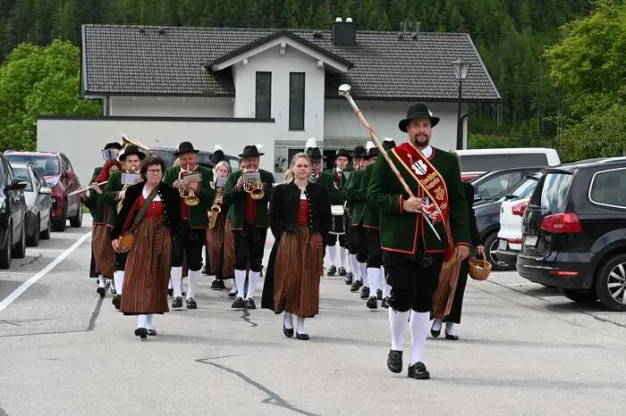 Trachtenkapelle Sirnitz unter der Leitung von Obmann Herbert Ebner gestalteten das schöne Fest mit.