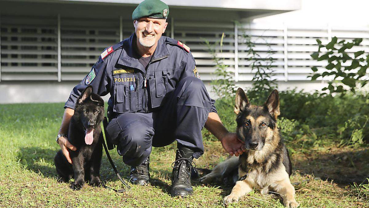 Dietmar Schnidar mit Zaco und Caleb (links)