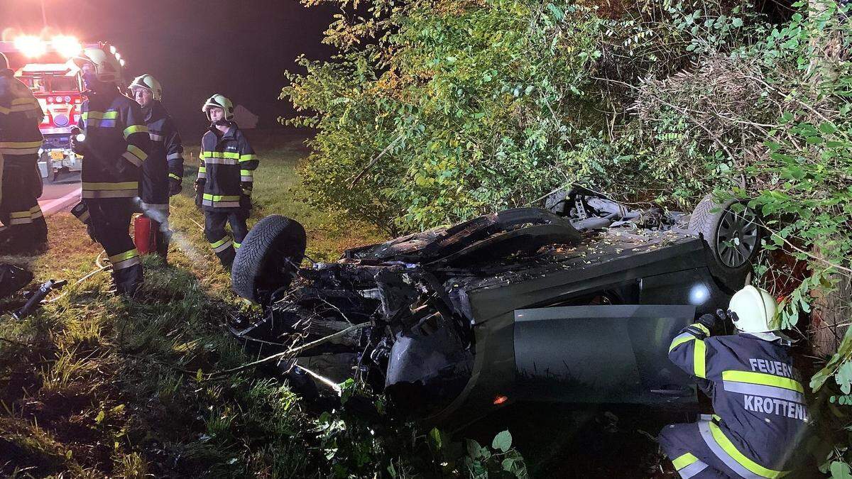 Die Feuerwehren hatten bei der Bergung alle Hände voll zu tun