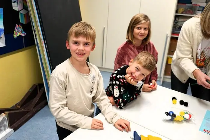 Ab 17 Uhr wurde in allen Etagen und vielen Räumen der Schule musiziert, vorgelesen und gebastelt.
