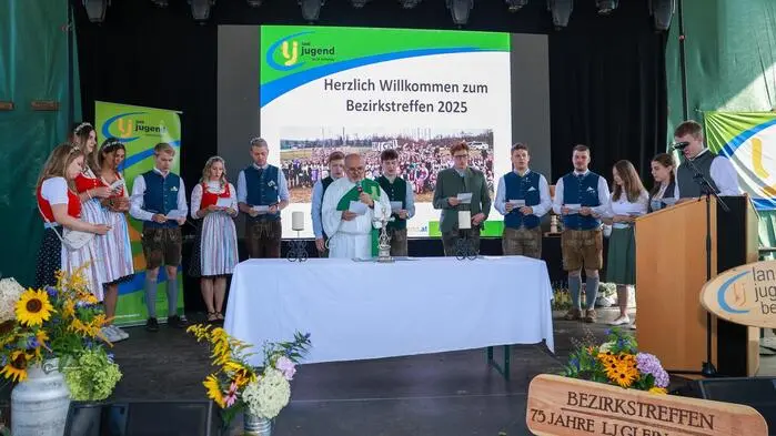 Der Festtag begann mit einer feierlichen Feldmesse, zelebriert von Diakon Johann Glück. 
