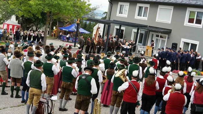 Klangvoll begangen wurde das Jubiläum der Trachtenkapelle Theißenegg. Zahlreiche Gäste kamen.