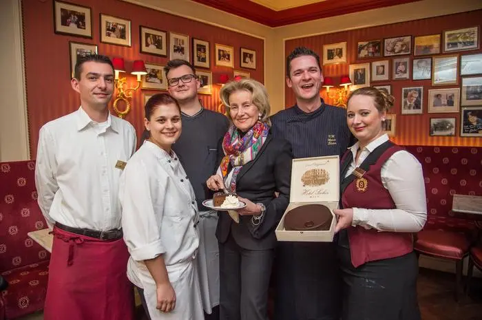 (vlnr) Feichtinger Bernhard, Pongratz Kathi, Niedecker Till, Elisabeth Gürtler, Mario Ebster, Laura Bruckbauer,  Neujahrsempfang, Cafe Sacher, Graz am 15.01.2015,gastronomie graz