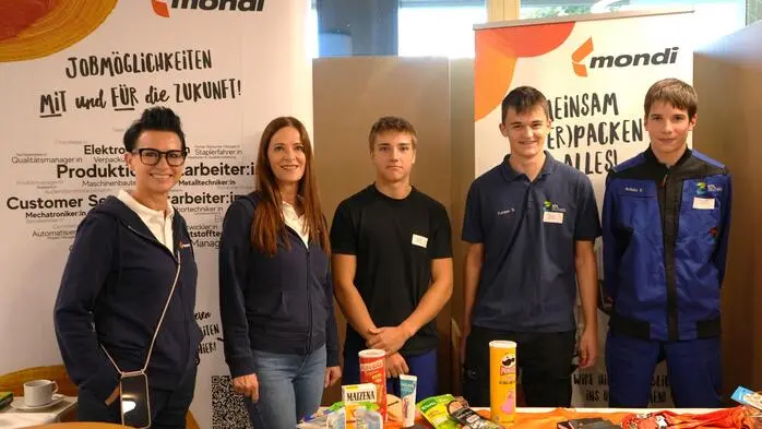 Großer Andrang herrschte beim Business- und Karrieretag an der HTL Zeltweg. Insgesamt 32 Unternehmen sowie vier Bildungseinrichtungen nutzten die Gelegenheit, sich den zukünftigen Fachkräften vorzustellen und über Berufseinstieg, Praktika und Weiterbildungsmöglichkeiten zu informieren.