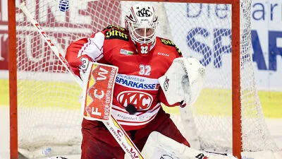 Bernd Brückler steht auch heute im KAC-Tor. Er schwankte zuletzt zwischen 77,3 und 91,7 Prozent Fangquote