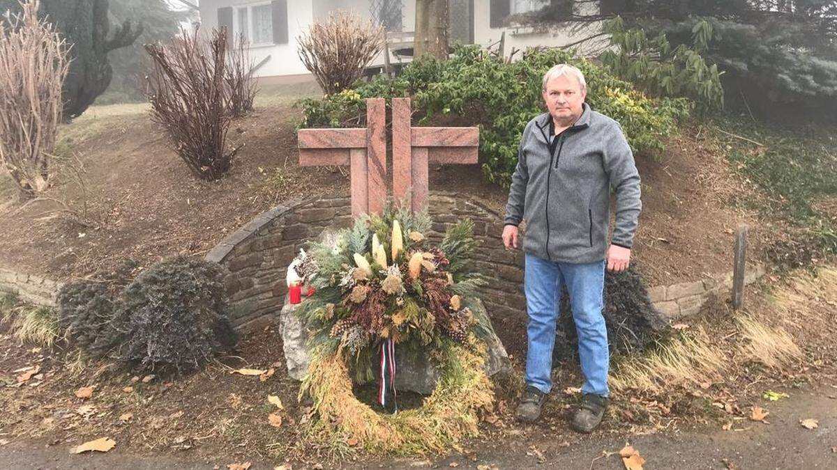 Vor genau 23 Jahren krachte ein voll besetzter Reisebus in den Hof von Johann Wallner bei Deutschlandsberg. Ein Kreuz erinnert an die 18 Todesopfer