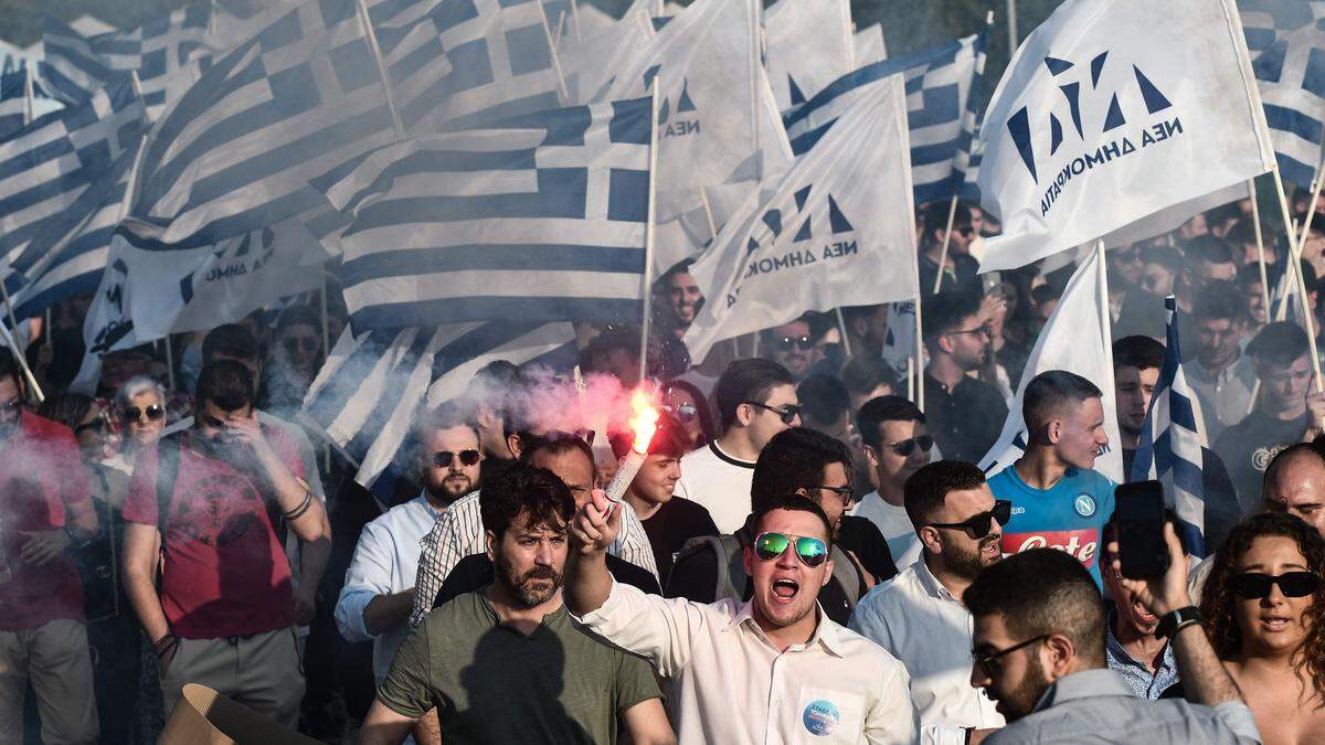 Während die Athener Migrationspolitik in der EU umstritten ist, findet sie bei rund 80 Prozent der griechischen Bevölkerung Zustimmung, wie Umfragen zeigen. 
