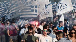 Während die Athener Migrationspolitik in der EU umstritten ist, findet sie bei rund 80 Prozent der griechischen Bevölkerung Zustimmung, wie Umfragen zeigen. 