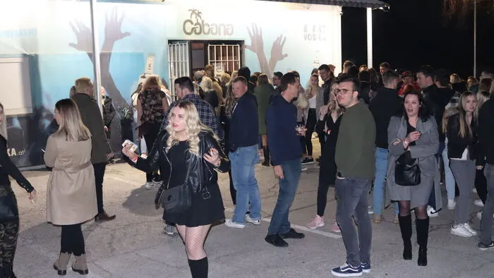 Der Ansturm bei der Discothek Cabana in Kühnsdorf am Samstagabend war groß, als es endlich wieder ohne viel Beschränkungen öffnete.
