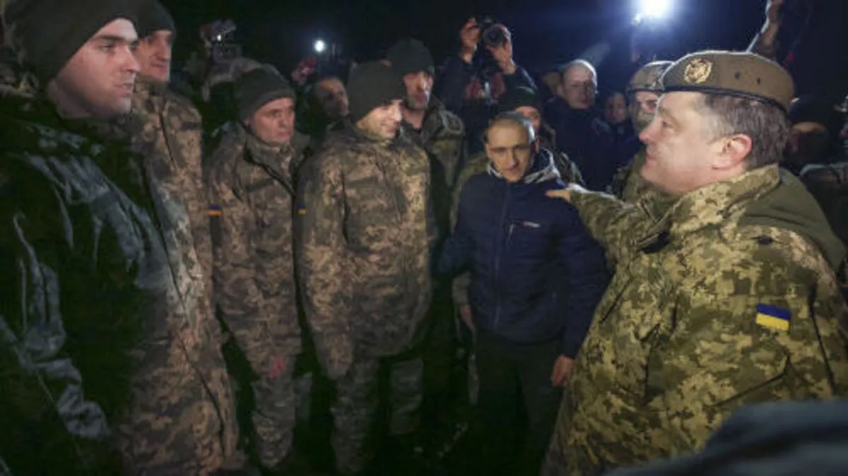 Der ukrainische Präsident Poroschenko spricht zu den freigelassenen Gefangenen