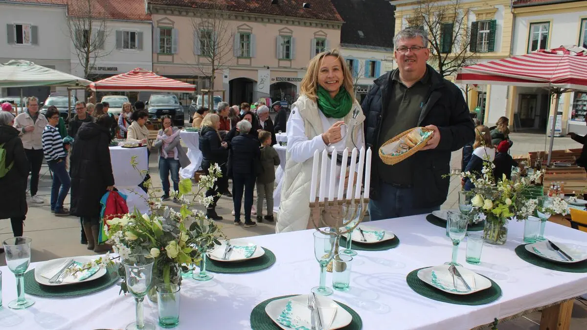 Pfarrgemeinderatsvorsitzende Bernadette Höfler und Pfarrer Giovanni Prietl 