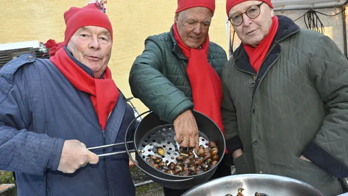 Zuständig für heiße Kastanien: Ulrich Sichrowsky, Mathias Aniwanter und Wilfried Koller.