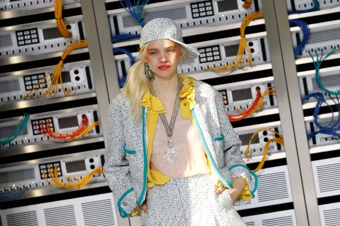 ... Stella Lucia ist eines der gefragtesten Laufsteg-Models der letzten zwei Jahre (im Bild übrigens auch eine Modenschau von Chanel).