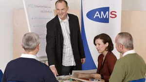 Vor allem Frauen, Mitarbeiter über 45 sowie Personen mit Pflichtschulabschluss sind die Zielgruppen der QBN des AMS