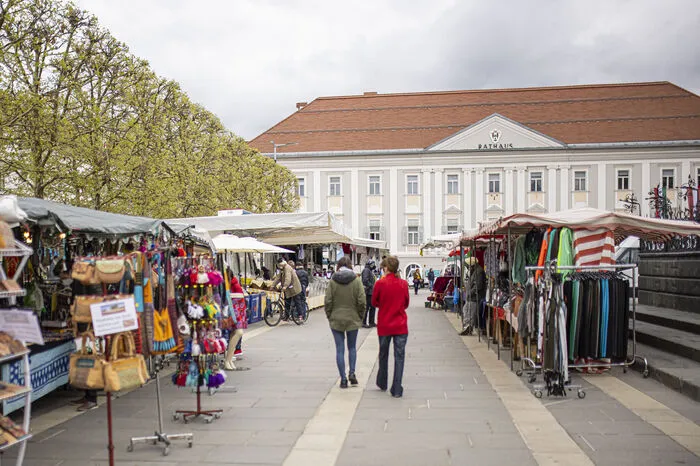 Donnerstag, von 8 bis 18 Uhr, findet der Krämermarkt am Neuen Platz statt.