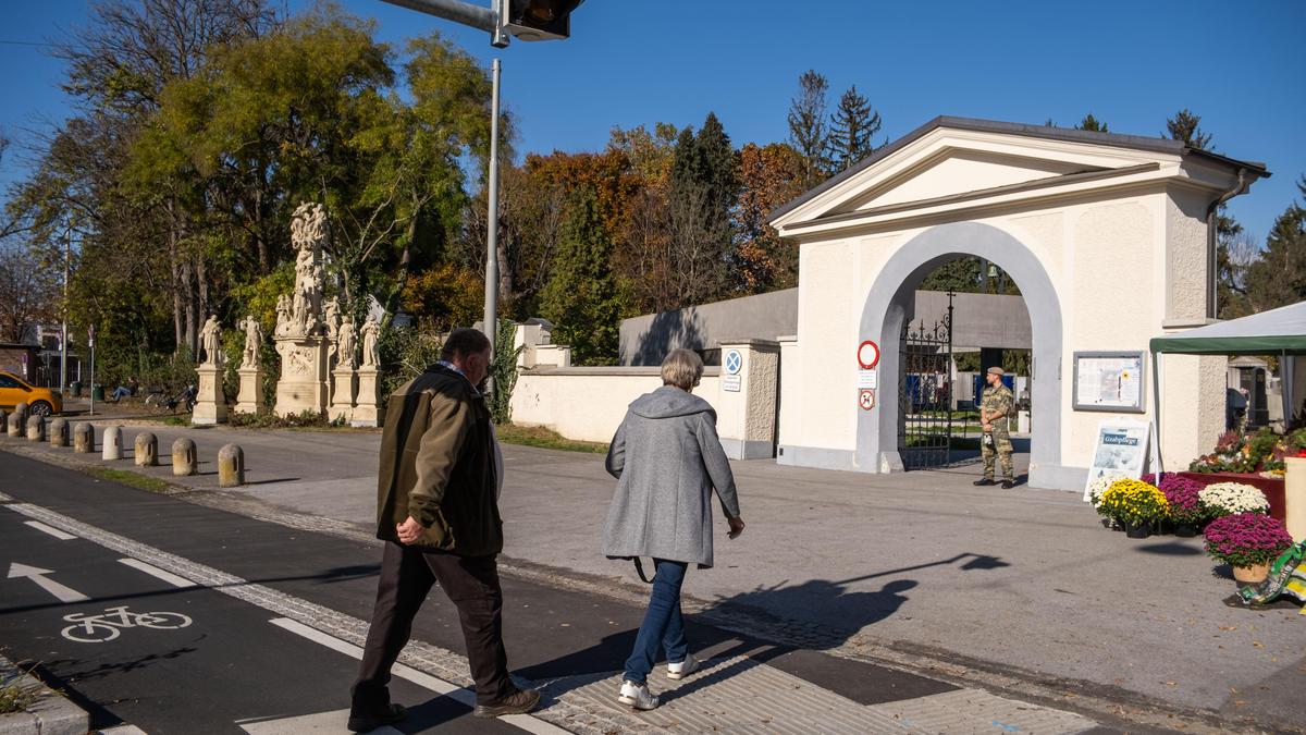 Neuer Radweg, weniger Autoparkplätze: Das sorgt vor Allerheiligen rund um den St. Peter Friedhof für Diskussionen