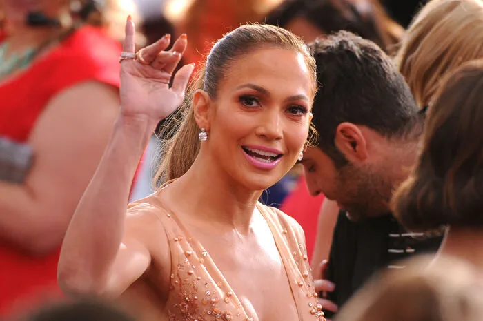 Winkt Fans und Kameras: Jennifer Lopez