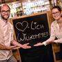 Lothar und Stefanie Krings-Neugebauer versorgten in ihrem Familienbetrieb Helfer gratis mit Essen